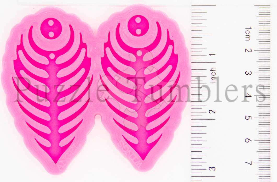 NEW -FISHBONE EARRINGS- PINK Mold