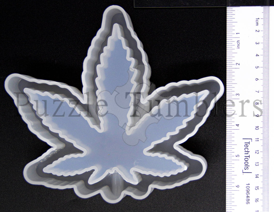 NEW- LEAF ASHTRAY - CLEAR MOLD