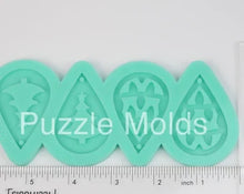 Load image into Gallery viewer, CUSTOM MOLD: Double Christmas Lights &amp; Christmas Tree  Earring Mold MAY TAKE UP TO 14 DAYS SHIPPING (D17)